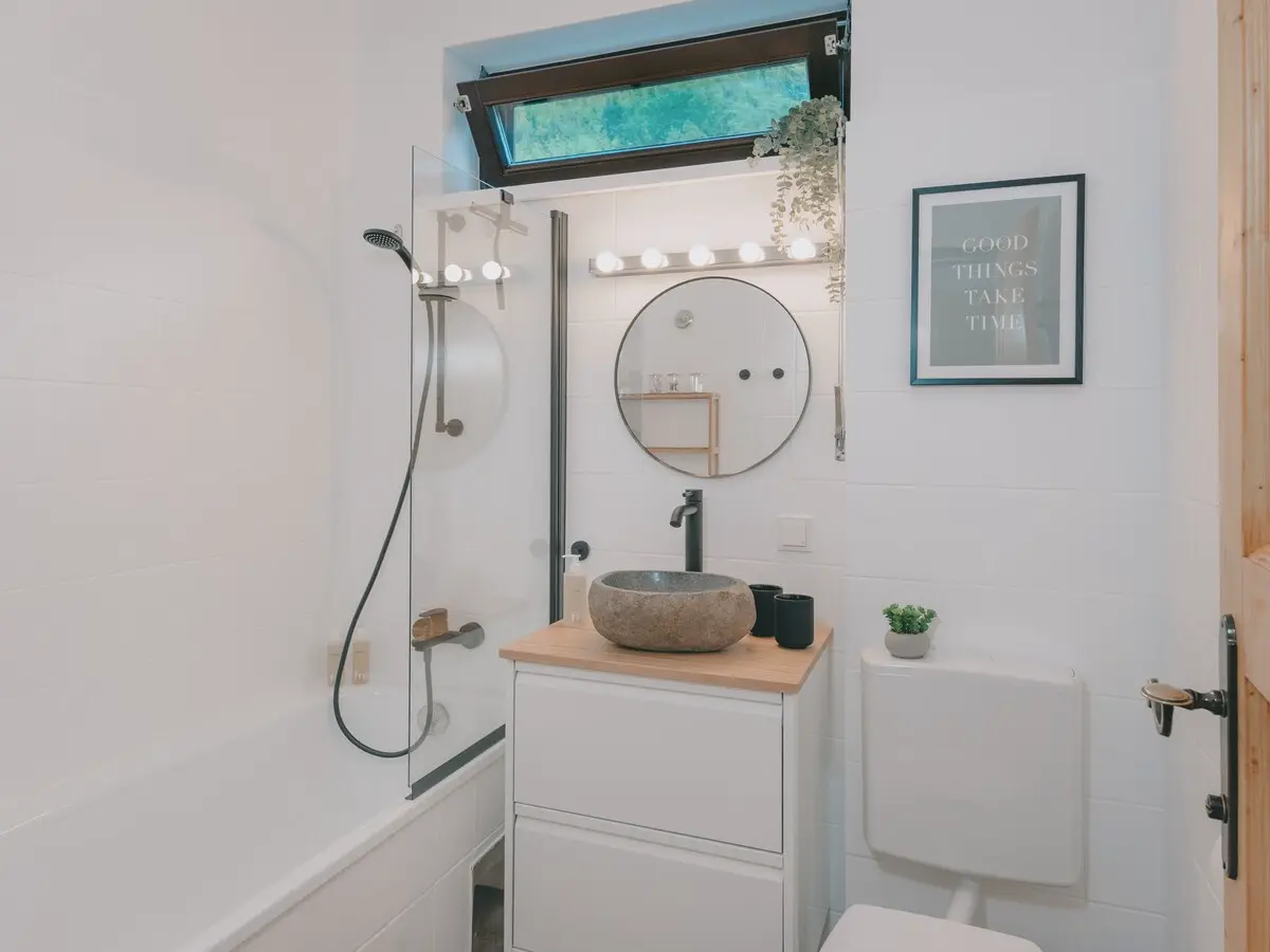 Bad mit Badewanne